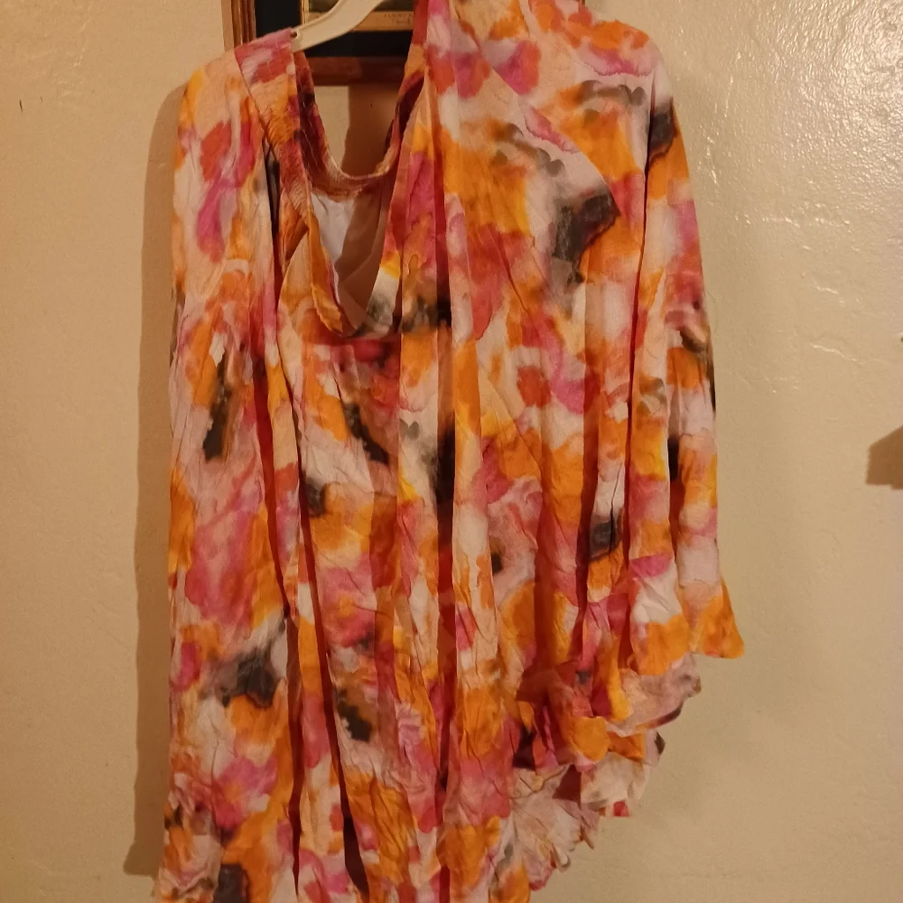 Hot Topic - Picture 1 of 1